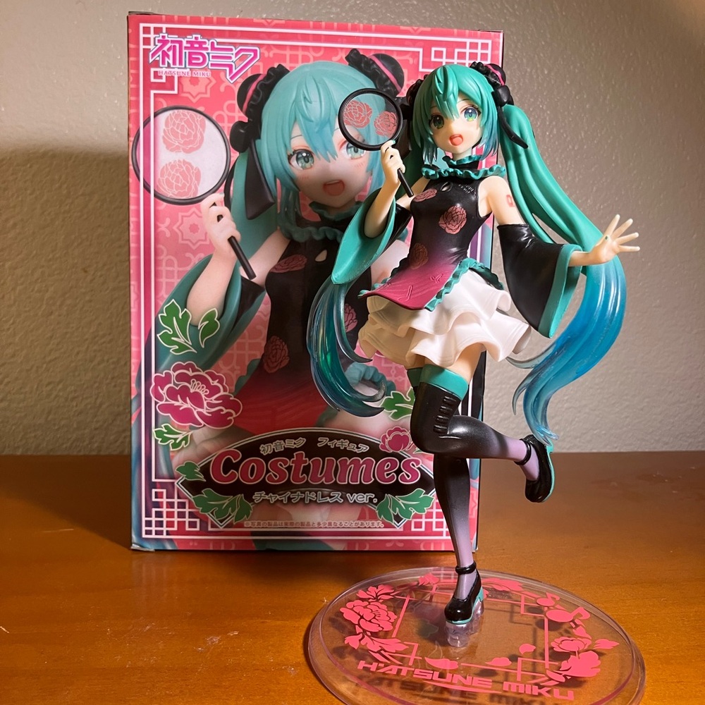 Hatsune Miku costumes figure anime